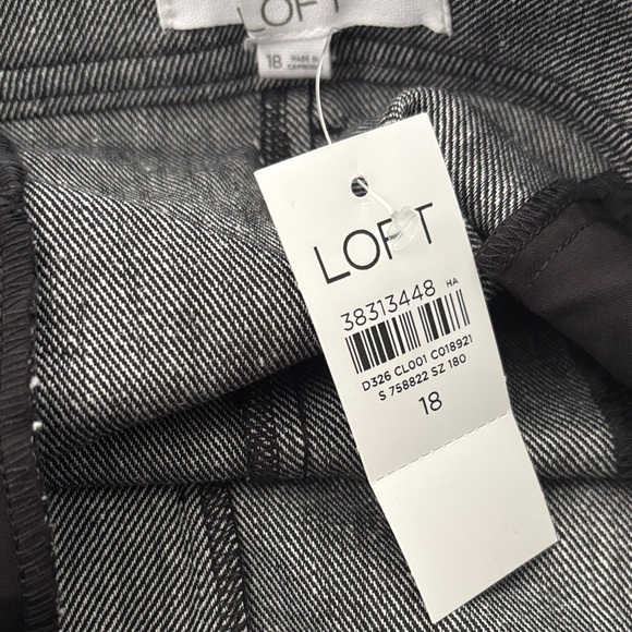 Loft Cuffed Shorts in Cotton Linen - Picture 2 of 4